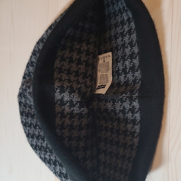 Levi's Men's Black and Gray Jersey Hat - Picture 6 of 6